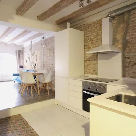 Revamped Historic 3 In Center Barcelona