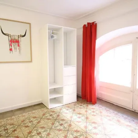 Apartamento Revamped Historic 3 In Center Barcelona